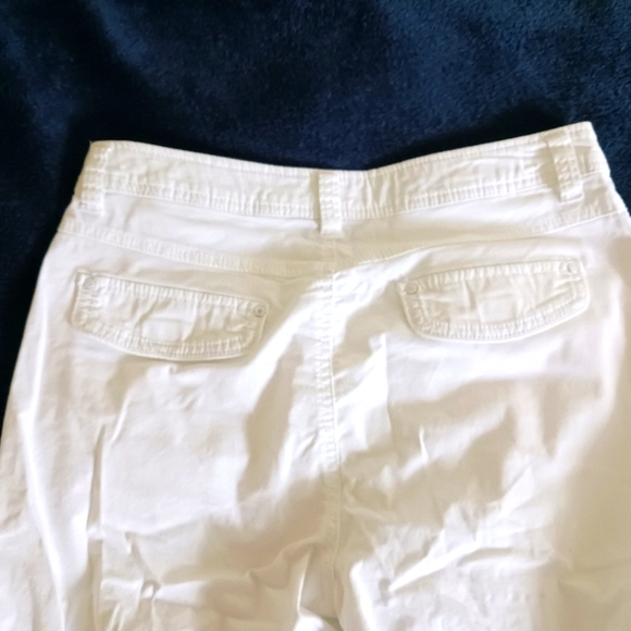 White Denver Hayes Capri Pants - Picture 4 of 11